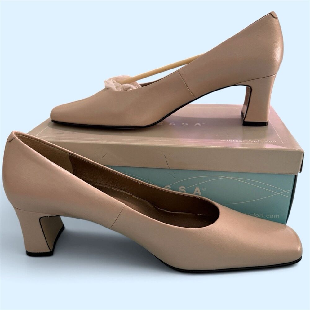 Caressa Taupe Genuine Leather Chunky Kitten Heels Women's Pumps Size 10 M NEWBOX